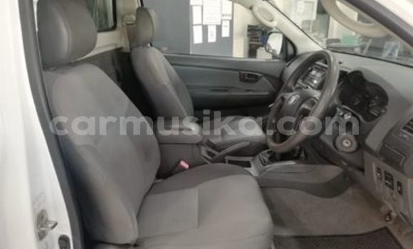 Acheter Occasion Voiture Toyota Hilux Blanc à Beitbridge, Matabeleland South Acheter Occasion Voiture Toyota Hilux Blanc à Beitbridge, Matabeleland South