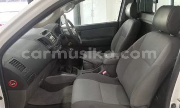 Acheter Occasion Voiture Toyota Hilux Blanc à Beitbridge, Matabeleland South Acheter Occasion Voiture Toyota Hilux Blanc à Beitbridge, Matabeleland South