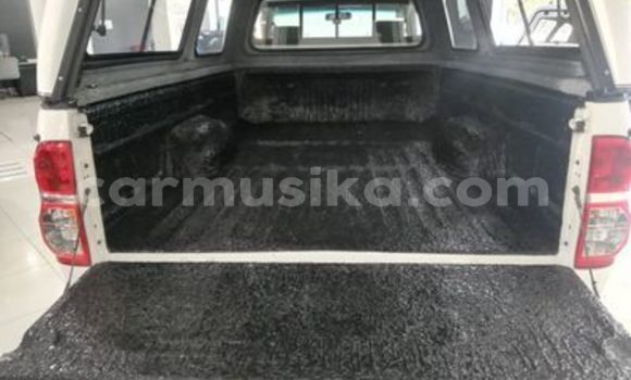 Acheter Occasion Voiture Toyota Hilux Blanc à Beitbridge, Matabeleland South Acheter Occasion Voiture Toyota Hilux Blanc à Beitbridge, Matabeleland South