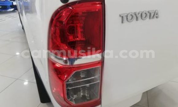 Acheter Occasion Voiture Toyota Hilux Blanc à Beitbridge, Matabeleland South Acheter Occasion Voiture Toyota Hilux Blanc à Beitbridge, Matabeleland South