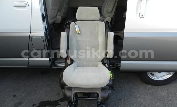 Nunua Ilio tumika Toyota Granvia Nyeupe Gari ndani ya Beitbridge nchini Matabeleland Kusini Nunua Ilio tumika Toyota Granvia Nyeupe Gari ndani ya Beitbridge nchini Matabeleland Kusini