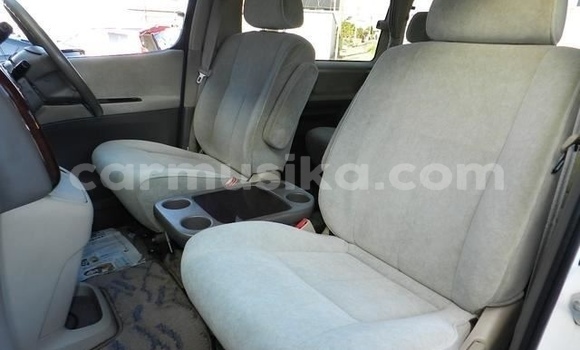 Nunua Ilio tumika Toyota Granvia Nyeupe Gari ndani ya Beitbridge nchini Matabeleland Kusini Nunua Ilio tumika Toyota Granvia Nyeupe Gari ndani ya Beitbridge nchini Matabeleland Kusini