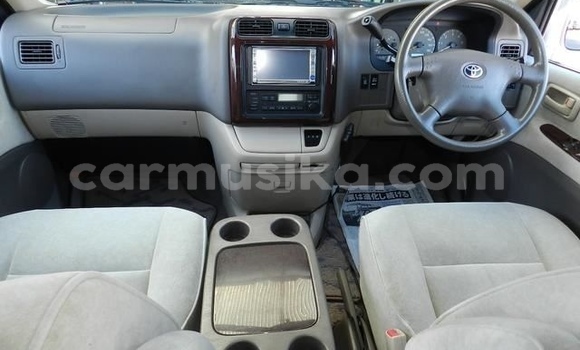 Nunua Ilio tumika Toyota Granvia Nyeupe Gari ndani ya Beitbridge nchini Matabeleland Kusini Nunua Ilio tumika Toyota Granvia Nyeupe Gari ndani ya Beitbridge nchini Matabeleland Kusini