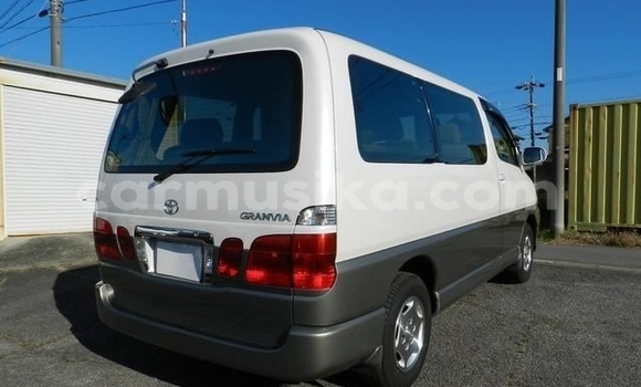 Nunua Ilio tumika Toyota Granvia Nyeupe Gari ndani ya Beitbridge nchini Matabeleland Kusini Nunua Ilio tumika Toyota Granvia Nyeupe Gari ndani ya Beitbridge nchini Matabeleland Kusini