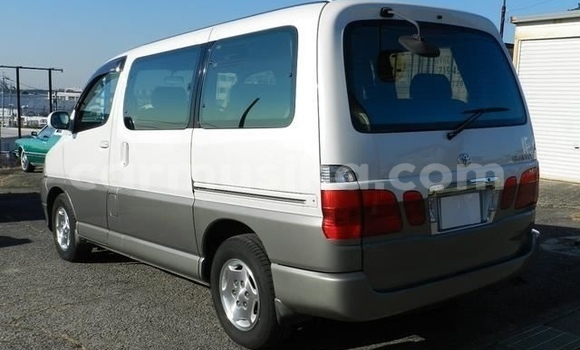 Nunua Ilio tumika Toyota Granvia Nyeupe Gari ndani ya Beitbridge nchini Matabeleland Kusini Nunua Ilio tumika Toyota Granvia Nyeupe Gari ndani ya Beitbridge nchini Matabeleland Kusini