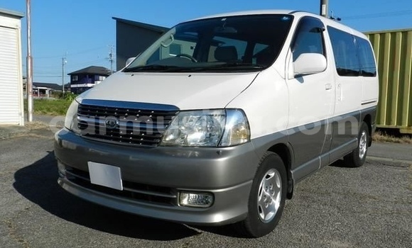 Nunua Ilio tumika Toyota Granvia Nyeupe Gari ndani ya Beitbridge nchini Matabeleland Kusini Nunua Ilio tumika Toyota Granvia Nyeupe Gari ndani ya Beitbridge nchini Matabeleland Kusini