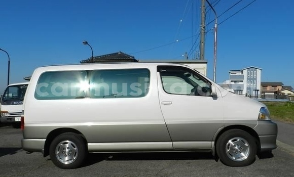 Nunua Ilio tumika Toyota Granvia Nyeupe Gari ndani ya Beitbridge nchini Matabeleland Kusini Nunua Ilio tumika Toyota Granvia Nyeupe Gari ndani ya Beitbridge nchini Matabeleland Kusini