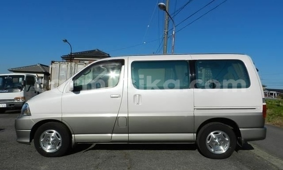 Nunua Ilio tumika Toyota Granvia Nyeupe Gari ndani ya Beitbridge nchini Matabeleland Kusini Nunua Ilio tumika Toyota Granvia Nyeupe Gari ndani ya Beitbridge nchini Matabeleland Kusini