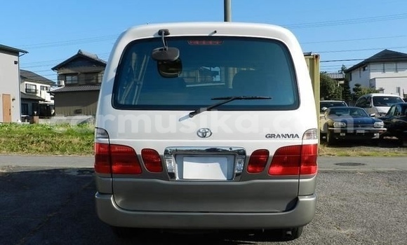 Nunua Ilio tumika Toyota Granvia Nyeupe Gari ndani ya Beitbridge nchini Matabeleland Kusini Nunua Ilio tumika Toyota Granvia Nyeupe Gari ndani ya Beitbridge nchini Matabeleland Kusini