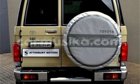 Acheter Occasion Voiture Toyota Land Cruiser Beige à Beitbridge, Matabeleland South Acheter Occasion Voiture Toyota Land Cruiser Beige à Beitbridge, Matabeleland South