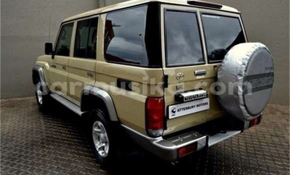 Acheter Occasion Voiture Toyota Land Cruiser Beige à Beitbridge, Matabeleland South Acheter Occasion Voiture Toyota Land Cruiser Beige à Beitbridge, Matabeleland South