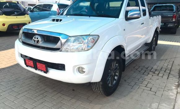 Acheter Occasion Voiture Toyota Hilux Blanc à Beitbridge, Matabeleland South Acheter Occasion Voiture Toyota Hilux Blanc à Beitbridge, Matabeleland South