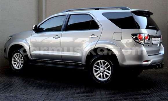 Acheter Occasion Voiture Toyota Fortuner Gris à Beitbridge, Matabeleland South Acheter Occasion Voiture Toyota Fortuner Gris à Beitbridge, Matabeleland South
