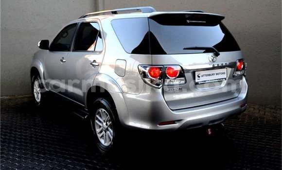 Acheter Occasion Voiture Toyota Fortuner Gris à Beitbridge, Matabeleland South Acheter Occasion Voiture Toyota Fortuner Gris à Beitbridge, Matabeleland South