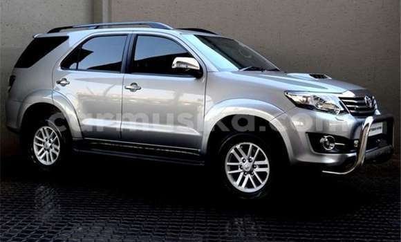Acheter Occasion Voiture Toyota Fortuner Gris à Beitbridge, Matabeleland South Acheter Occasion Voiture Toyota Fortuner Gris à Beitbridge, Matabeleland South