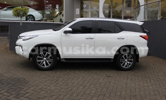 Tenga Tsaru Toyota Fortuner Chena Mota in Chinhoyi in Dunhu reMashonaland yeMadokero Tenga Tsaru Toyota Fortuner Chena Mota in Chinhoyi in Dunhu reMashonaland yeMadokero