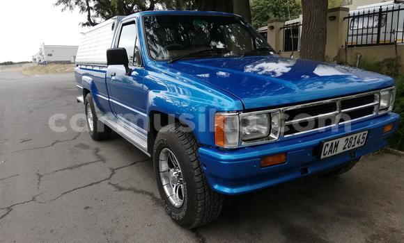 Buy Used Toyota Hilux Blue Car in Beitbridge in Matabeleland South