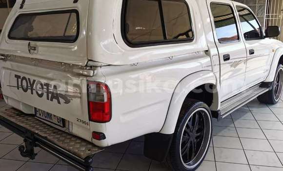 Buy Used Toyota Hilux White Car in Beitbridge in Matabeleland South