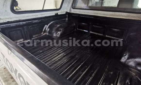 Tenga Tsaru Toyota Hilux Chena Mota in Beitbridge in Matabeleland South Tenga Tsaru Toyota Hilux Chena Mota in Beitbridge in Matabeleland South