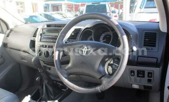 Nunua Ilio tumika Toyota Hilux Nyeupe Gari ndani ya Beitbridge nchini Matabeleland Kusini Nunua Ilio tumika Toyota Hilux Nyeupe Gari ndani ya Beitbridge nchini Matabeleland Kusini