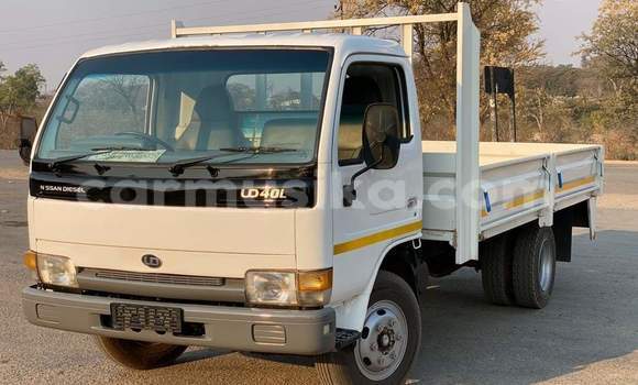 Nunua Ilio tumika Nissan Urvan Nyeupe Gari ndani ya Beitbridge nchini Matabeleland Kusini