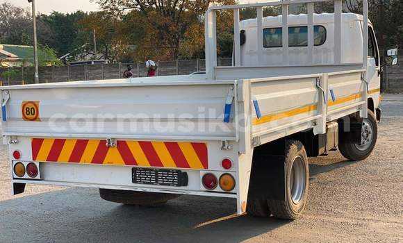 Acheter Occasion Voiture Nissan Urvan Blanc à Beitbridge, Matabeleland South Acheter Occasion Voiture Nissan Urvan Blanc à Beitbridge, Matabeleland South