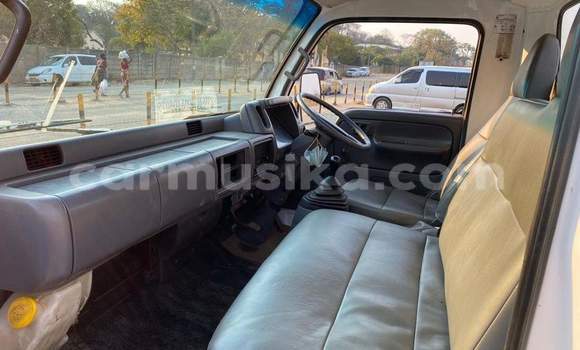 Acheter Occasion Voiture Nissan Urvan Blanc à Beitbridge, Matabeleland South Acheter Occasion Voiture Nissan Urvan Blanc à Beitbridge, Matabeleland South