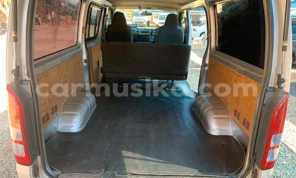 Acheter Occasion Voiture Toyota Hiace Gris à Beitbridge, Matabeleland South Acheter Occasion Voiture Toyota Hiace Gris à Beitbridge, Matabeleland South