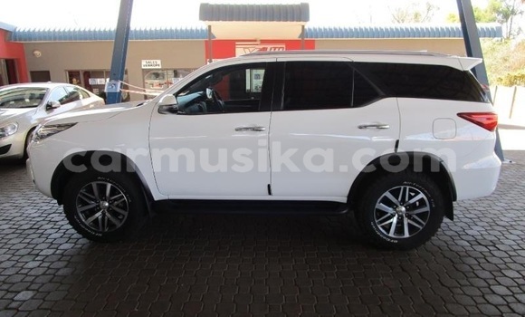 Tenga Tsaru Toyota Fortuner Chena Mota in Chinhoyi in Dunhu reMashonaland yeMadokero Tenga Tsaru Toyota Fortuner Chena Mota in Chinhoyi in Dunhu reMashonaland yeMadokero