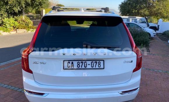 Nunua Ilio tumika Volvo XC90 Nyeupe Gari ndani ya Beitbridge nchini Matabeleland Kusini Nunua Ilio tumika Volvo XC90 Nyeupe Gari ndani ya Beitbridge nchini Matabeleland Kusini