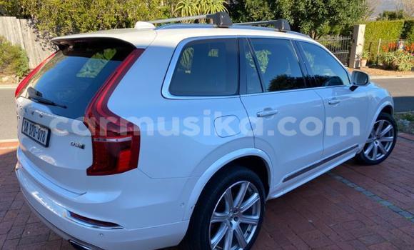 Nunua Ilio tumika Volvo XC90 Nyeupe Gari ndani ya Beitbridge nchini Matabeleland Kusini Nunua Ilio tumika Volvo XC90 Nyeupe Gari ndani ya Beitbridge nchini Matabeleland Kusini