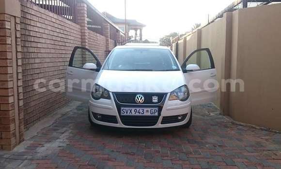 Nunua Ilio tumika Volkswagen Polo Nyeupe Gari ndani ya Beitbridge nchini Matabeleland Kusini