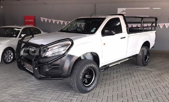 Acheter Occasion Voiture Isuzu KB Blanc à Beitbridge, Matabeleland South
