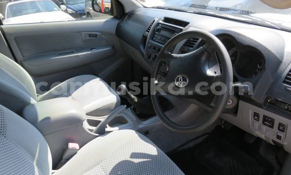 Tenga Tsaru Toyota Hilux Sirivha Mota in Beitbridge in Matabeleland South Tenga Tsaru Toyota Hilux Sirivha Mota in Beitbridge in Matabeleland South