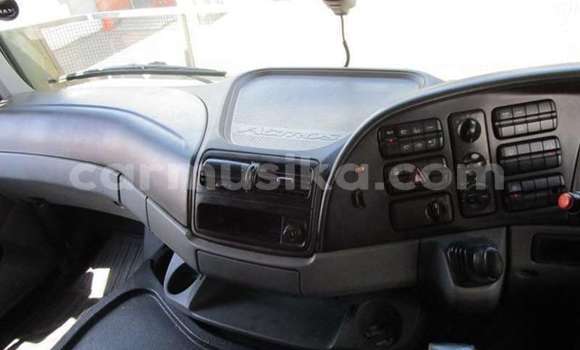 Tenga Tsaru Mercedes‒Benz 2644 Chena Rori in Beitbridge in Matabeleland South Tenga Tsaru Mercedes‒Benz 2644 Chena Rori in Beitbridge in Matabeleland South