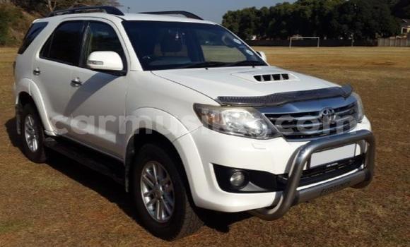 Buy Used Toyota Hilux White Car in Beitbridge in Matabeleland South Buy Used Toyota Hilux White Car in Beitbridge in Matabeleland South