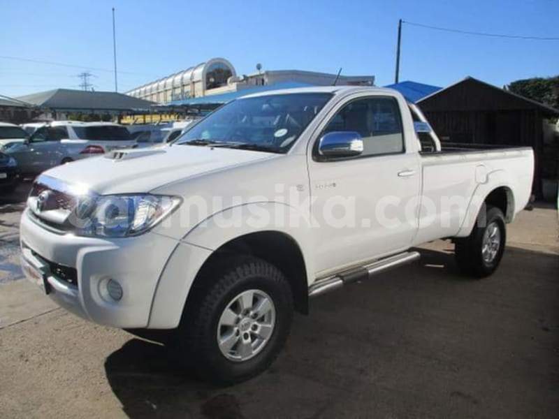 Big with watermark toyota hilux matabeleland south beitbridge 17401