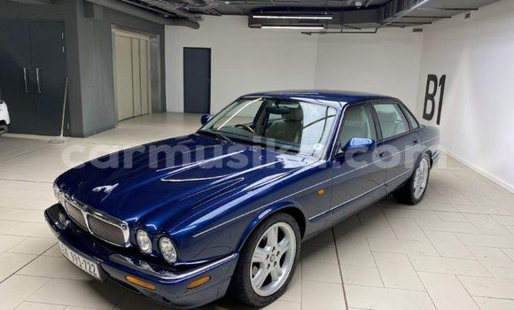 Nunua Ilio tumika Jaguar XJR Bluu Gari ndani ya Beitbridge nchini Matabeleland Kusini Nunua Ilio tumika Jaguar XJR Bluu Gari ndani ya Beitbridge nchini Matabeleland Kusini