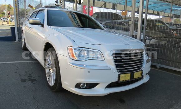 Nunua Ilio tumika Chrysler 300C Nyeupe Gari ndani ya Beitbridge nchini Matabeleland Kusini