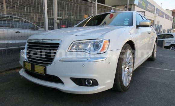 Acheter Occasion Voiture Chrysler 300C Blanc à Beitbridge, Matabeleland South Acheter Occasion Voiture Chrysler 300C Blanc à Beitbridge, Matabeleland South