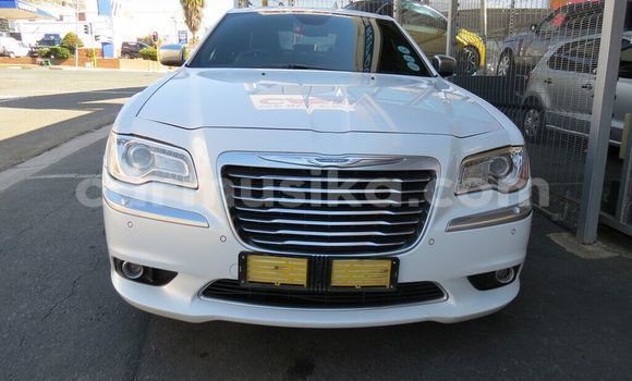 Acheter Occasion Voiture Chrysler 300C Blanc à Beitbridge, Matabeleland South Acheter Occasion Voiture Chrysler 300C Blanc à Beitbridge, Matabeleland South