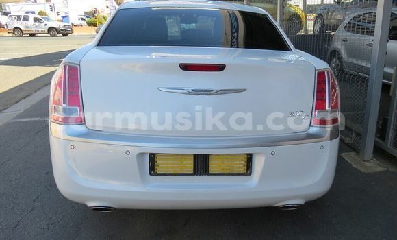 Acheter Occasion Voiture Chrysler 300C Blanc à Beitbridge, Matabeleland South Acheter Occasion Voiture Chrysler 300C Blanc à Beitbridge, Matabeleland South