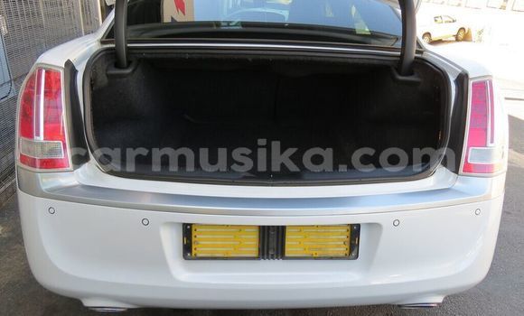 Acheter Occasion Voiture Chrysler 300C Blanc à Beitbridge, Matabeleland South Acheter Occasion Voiture Chrysler 300C Blanc à Beitbridge, Matabeleland South