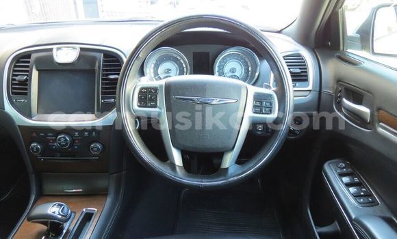 Acheter Occasion Voiture Chrysler 300C Blanc à Beitbridge, Matabeleland South Acheter Occasion Voiture Chrysler 300C Blanc à Beitbridge, Matabeleland South