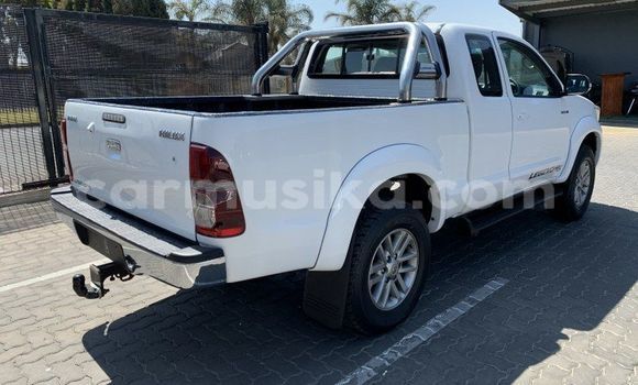 Acheter Occasion Voiture Toyota Hilux Blanc à Beitbridge, Matabeleland South Acheter Occasion Voiture Toyota Hilux Blanc à Beitbridge, Matabeleland South