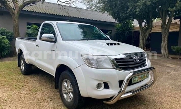 Tenga Tsaru Toyota Hilux Chena Mota in Beitbridge in Matabeleland South Tenga Tsaru Toyota Hilux Chena Mota in Beitbridge in Matabeleland South