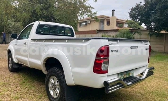 Tenga Tsaru Toyota Hilux Chena Mota in Beitbridge in Matabeleland South Tenga Tsaru Toyota Hilux Chena Mota in Beitbridge in Matabeleland South