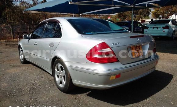 Nunua Ilio tumika Mercedes‒Benz E–Class Fedha Gari ndani ya Harare nchini Harare Nunua Ilio tumika Mercedes‒Benz E–Class Fedha Gari ndani ya Harare nchini Harare