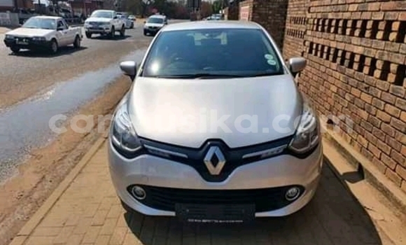 Nunua Ilio tumika Renault Clio Fedha Gari ndani ya Bulawayo nchini Bulawayo