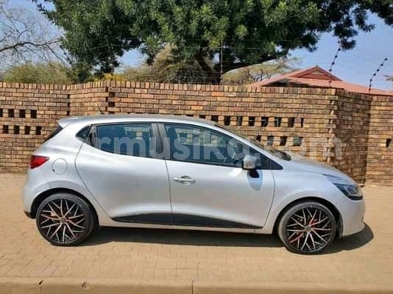 Big with watermark renault clio bulawayo bulawayo 17449